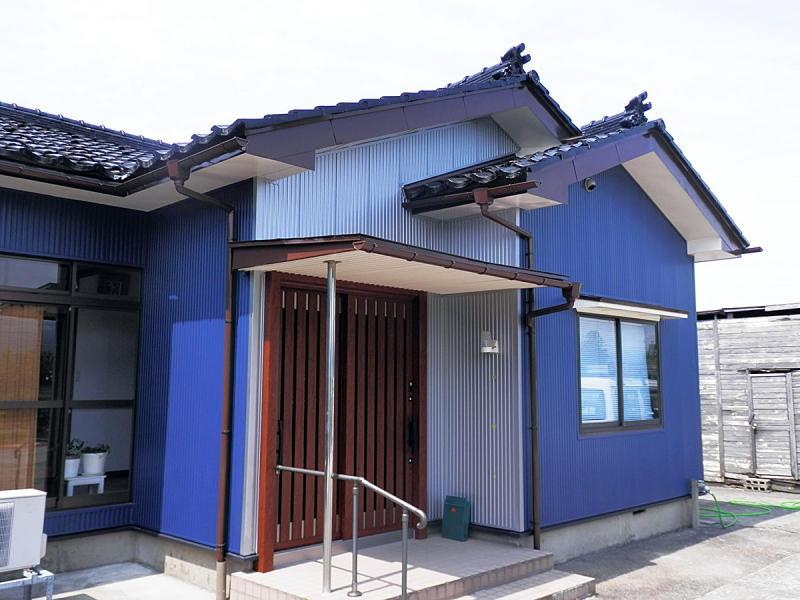 施主様こだわりのカラーを使用した富山県入善町の金属サイディング工事 ガイソー富山店