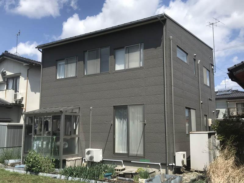富山市の外壁工事 築10年で外壁の剥離 コーキングが劣化 金属サイディング工事で耐久性up ガイソー富山店
