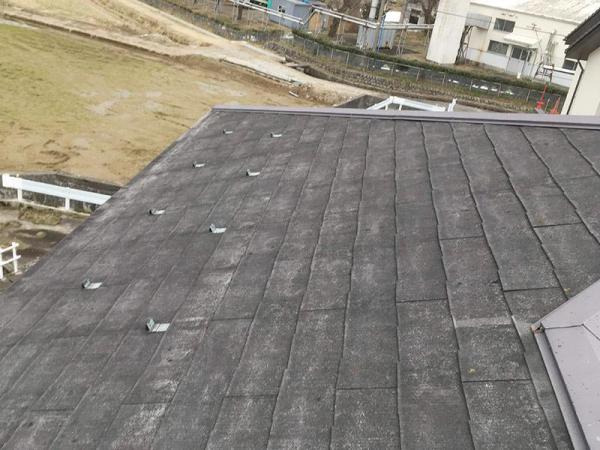 富山市の外壁塗装 屋根カバー工事 割れやかけが発生していたスレート瓦はセネターで綺麗に蘇りました ガイソー富山店 富山市の外壁塗装 屋根カバー工事 割れやかけが発生していたスレート瓦はセネターで綺麗に蘇りました ガイソー富山店