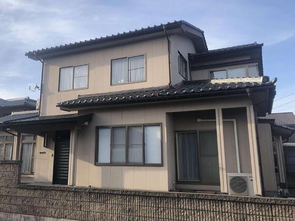 富山市の外壁サイディング工事 和風住宅にマッチする木目柄で綺麗に生まれ変わりました ガイソー富山店