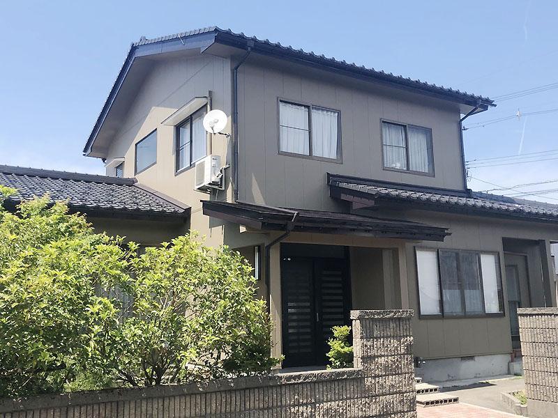 富山市の外壁サイディング工事 和風住宅にマッチする木目柄で綺麗に生まれ変わりました ガイソー富山店 富山市の外壁サイディング工事 和風住宅にマッチする木目柄で綺麗に生まれ変わりました ガイソー富山店