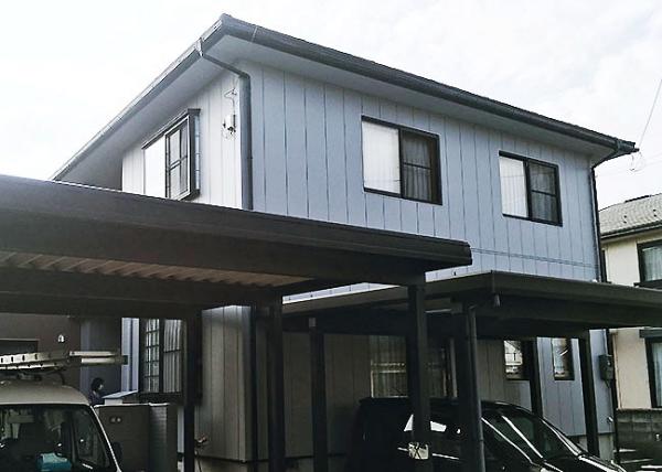 富山市の屋根 外壁カバー工事 タテ張りの外壁材カバーで洗練された印象の外観に生まれ変わりました ガイソー富山店