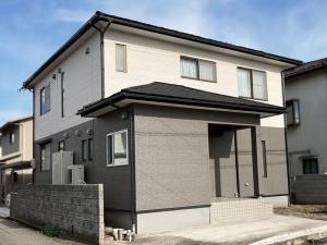 富山市の外壁・屋根カバー工事　築25年で外装劣化が進んでいた中古住宅はメンテナンスフリーなモダン住宅に変身しました！