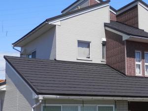 富山市の屋根カバー工事　雪害の多い北陸の屋根も超軽量屋根「セネター」で長期間メンテナンスフリー！！