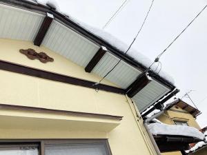富山市の外壁塗装・板金工事　耐候性に優れる外壁塗装と板金カバーで綺麗に仕上がりました！