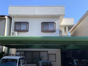滑川市の外壁カバー・一部塗装工事　風で落下していた外壁も耐久性に優れた ガルバリウム鋼板施行でこれからも安心して長く住める家に変わりました！