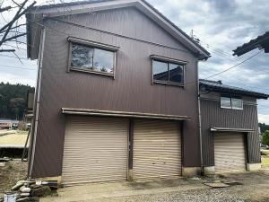 魚津市の外壁塗装工事  納屋二棟のトタン塗装工事が丁寧なローラー３回手塗りで綺麗に仕上がりました！