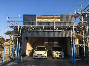 射水市のガレージ部外壁板金工事　統一感のある仕上がりに満足していただけました！
