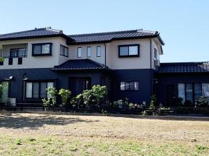 富山市の金属サイディング工事　軽量で、耐久性が強く、経年変化が極めて少ない鋼板外装材でカバー施工いたしました！