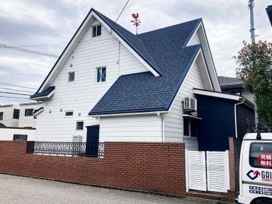 外壁・屋根カバー工事 オークリッジスーパーのブルー屋根が爽やかな外観に生まれ変わりました!