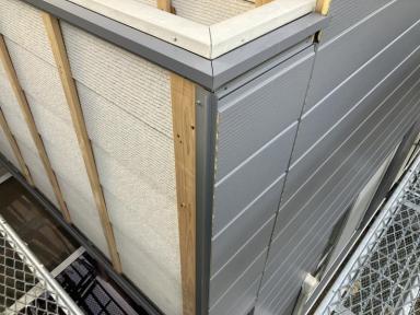 金属サイディングカバー工事の進捗♩